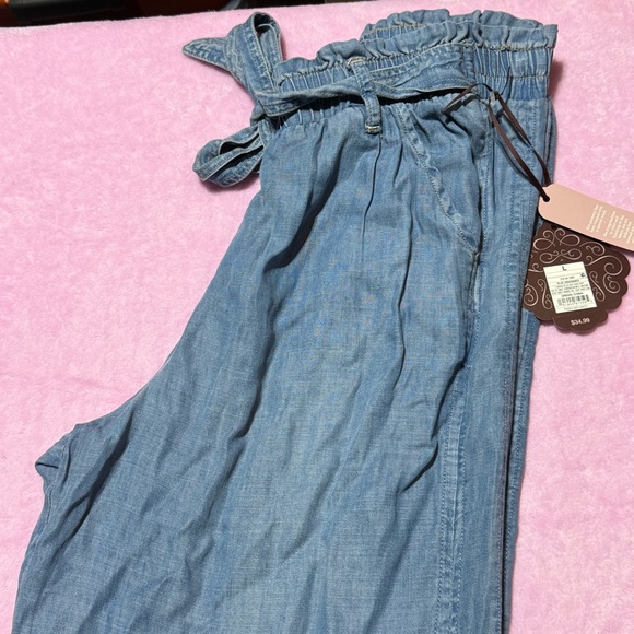 BRAND new with tags | women’s size large | wide leg pants - Picture 3 of 11